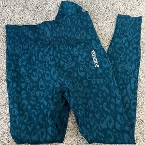 Gymshark adapt animal leggings size S 💙